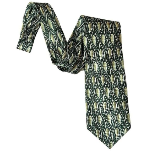 Villa Bugatti 100% Silk Tie withh Green and Cream Leaf Print Pattern - Picture 1 of 6